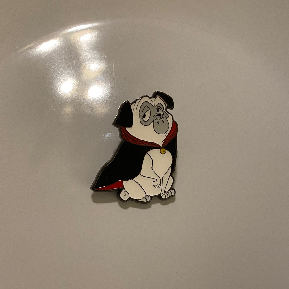 Disney X Loungefly cats & dogs mystery pin “Percy” from Pocahontas
